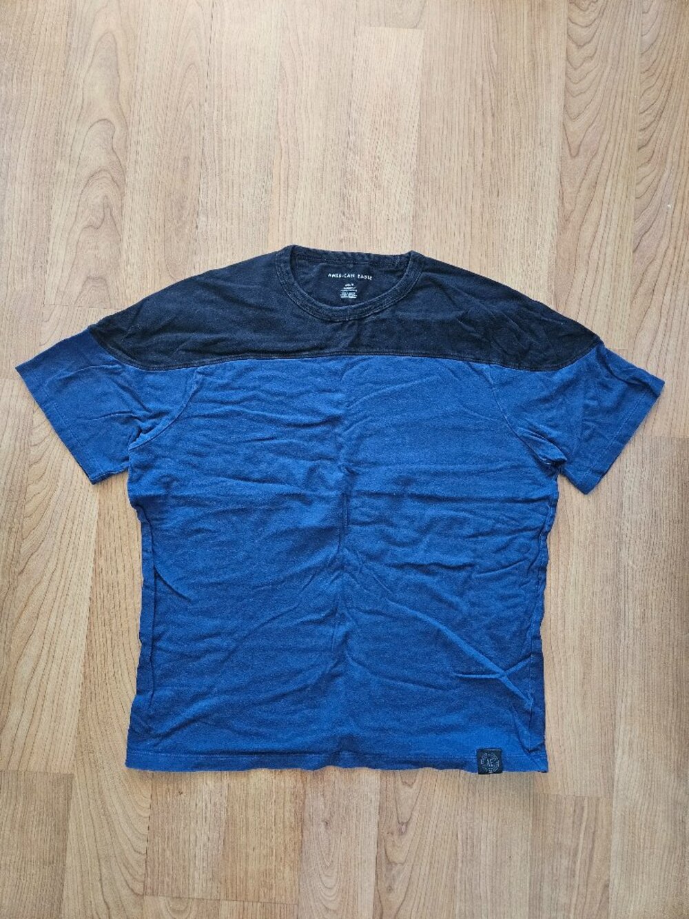 Men's American Eagle Outfitters cotton blue and black short sleeve Tee - Medium